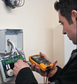 Gas Specialist Assists Gas Industry Trainees