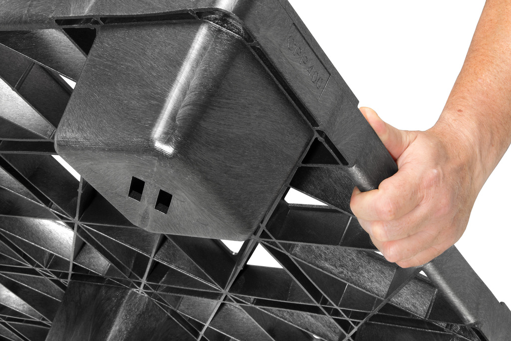 130514_Cabka-IPS_press release_container pallet Nest C5.2_picture 1