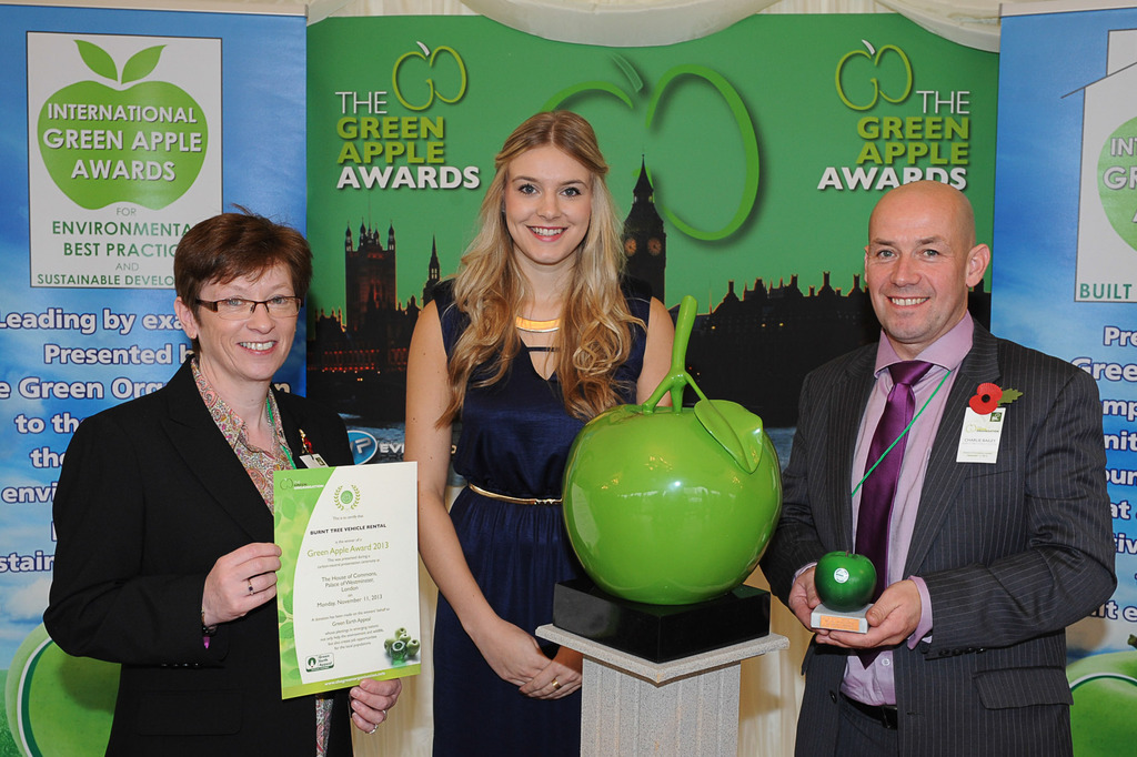 deborah greenall_miss uk green queen sophie desbrow_charlie bailey_green apple awards