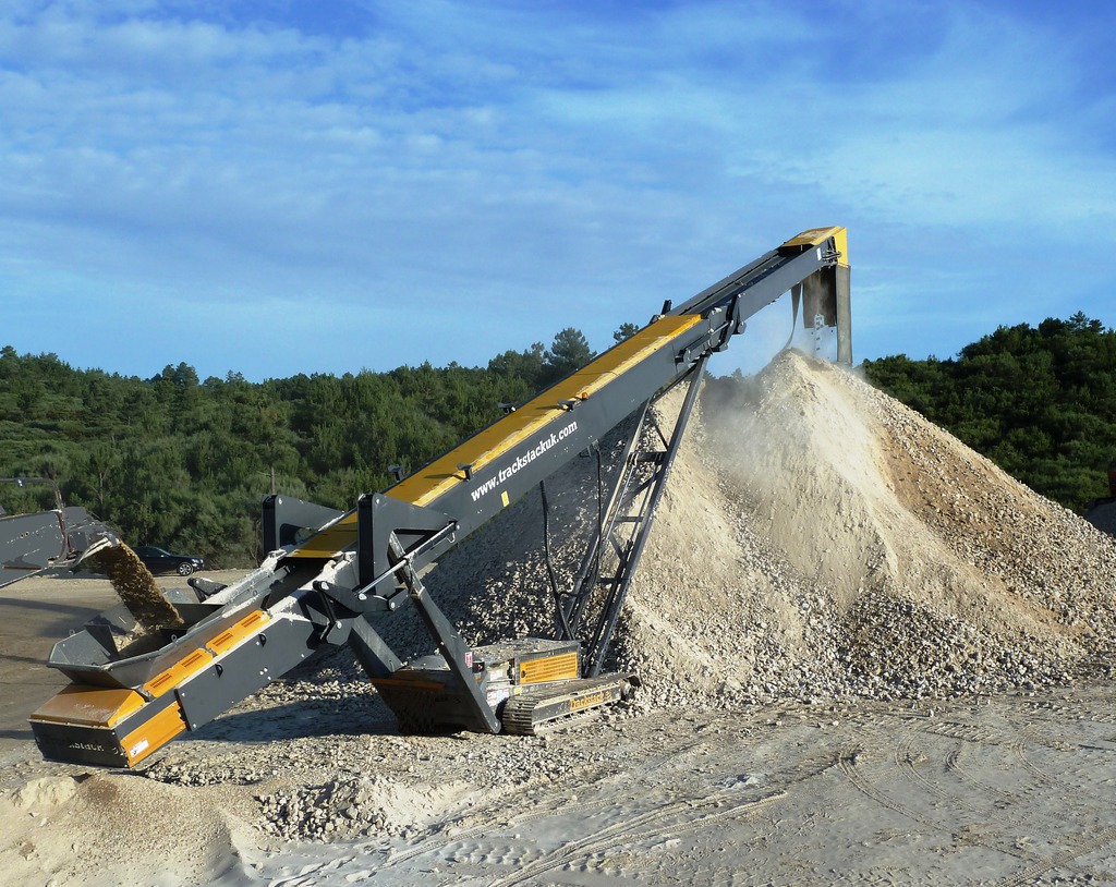 trackstack - tracked stockpiler - quarrying
