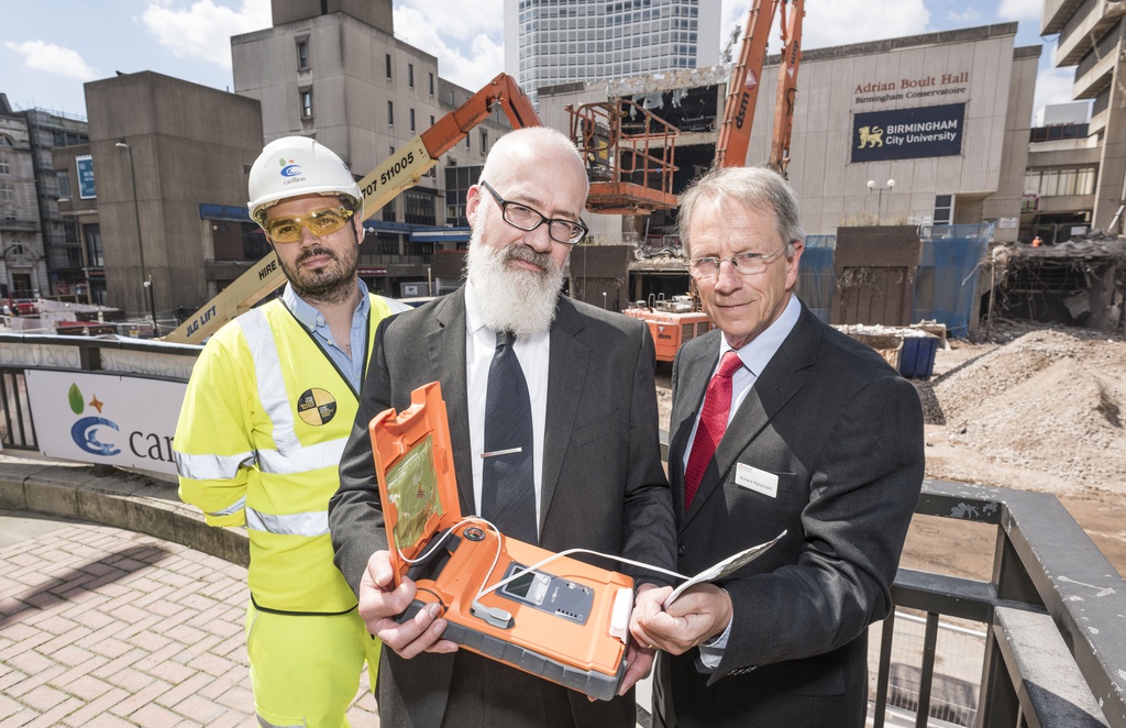2glenn christiansen (middle) & colleague from carillion with richard macdonald from cardiac science