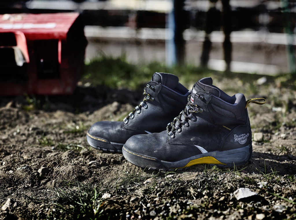 dr. martens - ridge st off foot image