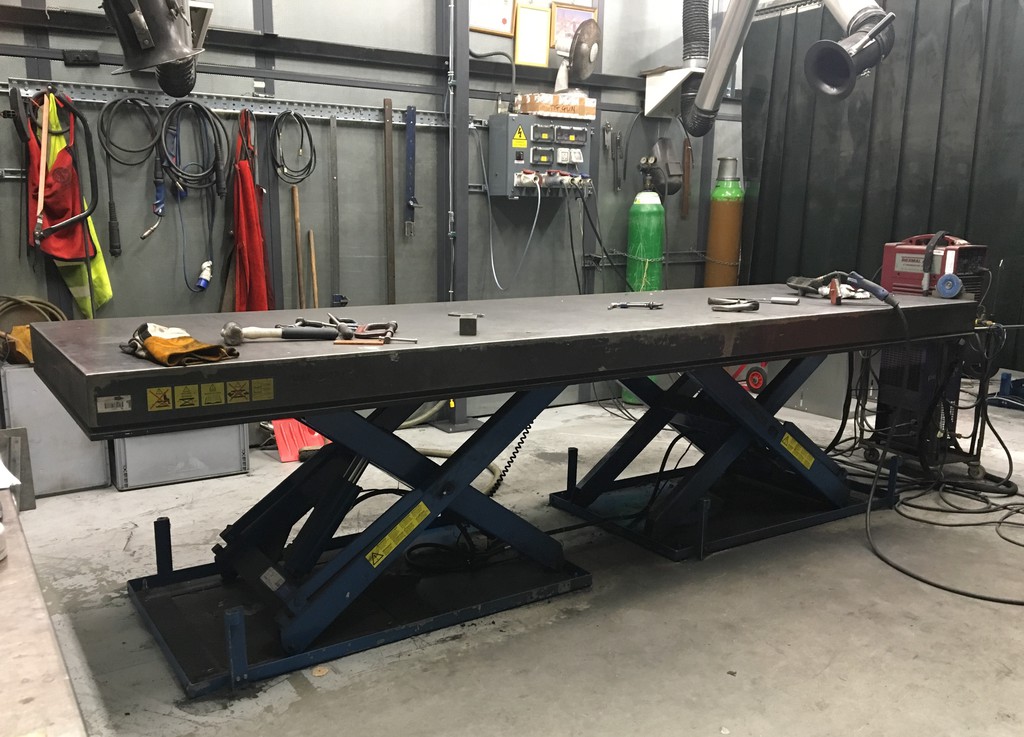 variable height welding bench