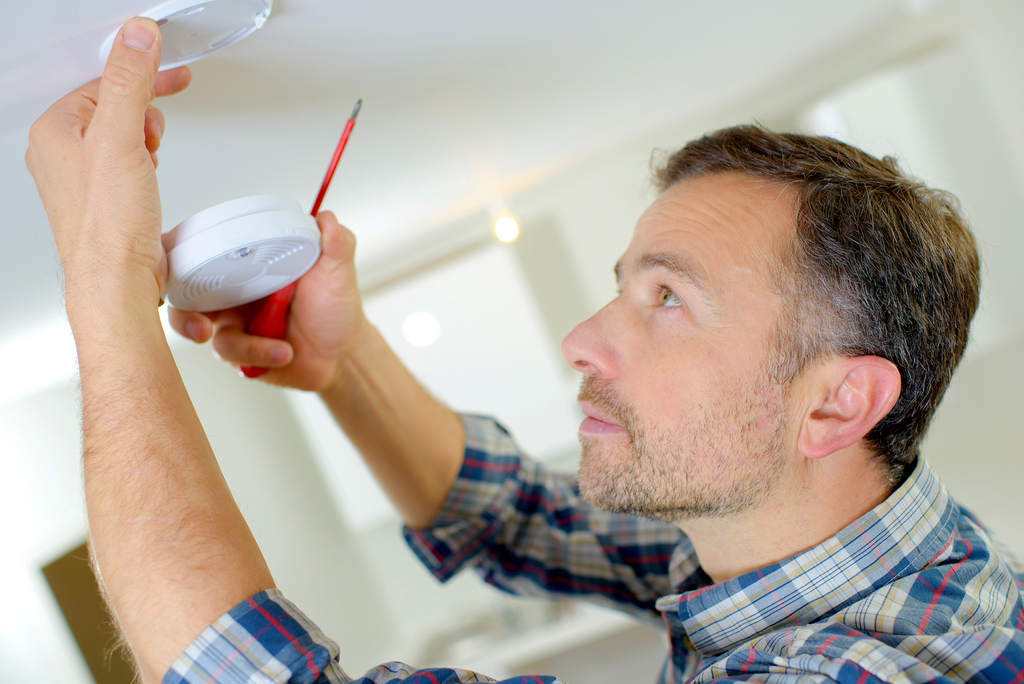 2. smoke detector shutterstock_364106087