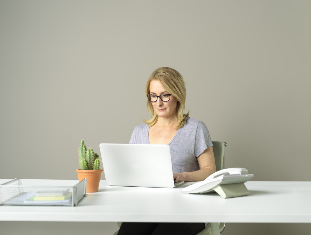 office_holly_osiris incredible_sku30744219_shot10719_lowres