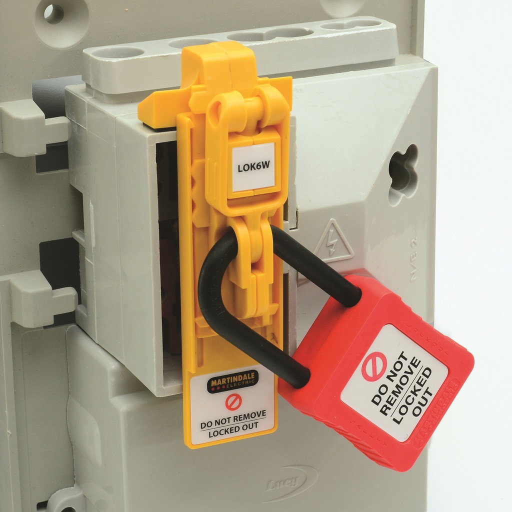 lok6w action with padlock sq cmyk (002)