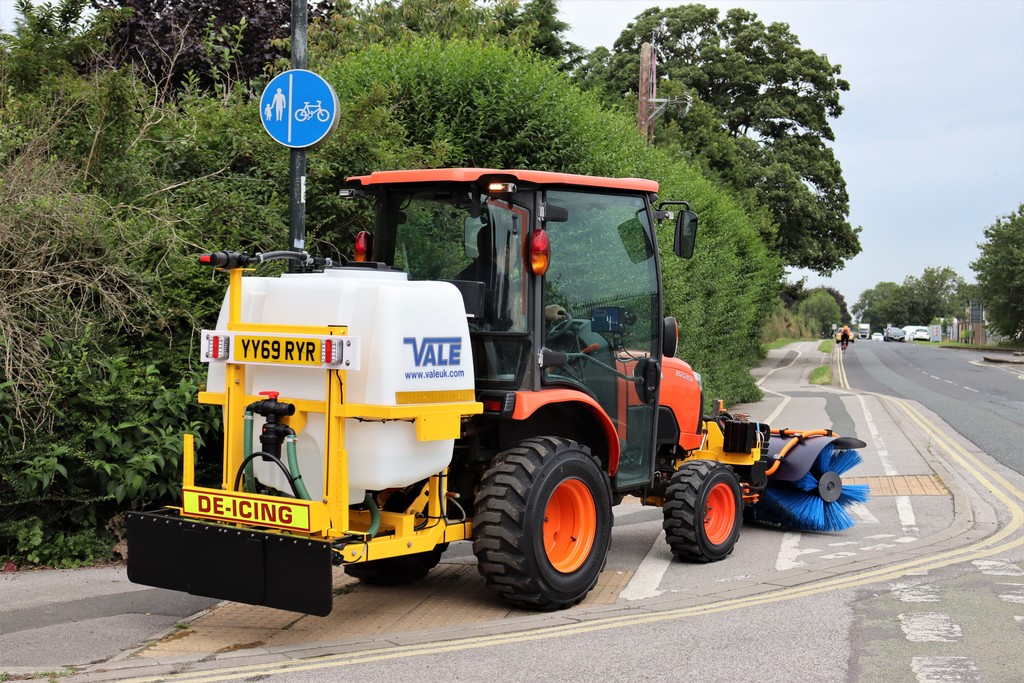 Vale Liquid De-Icer and Mini-Tractor