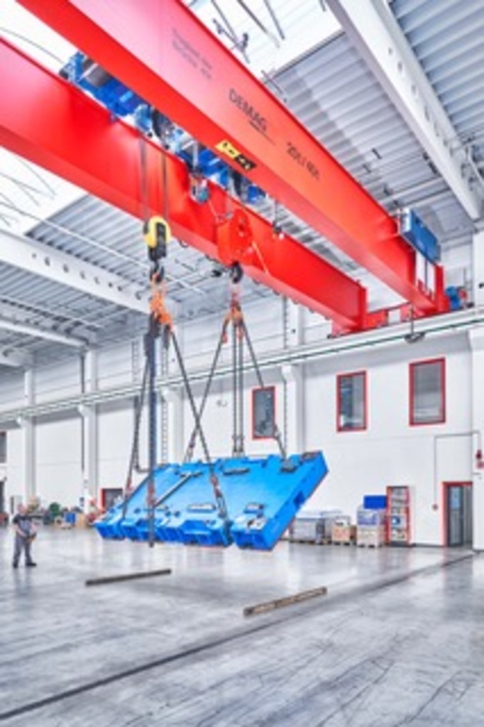 Demag turning cranes safely