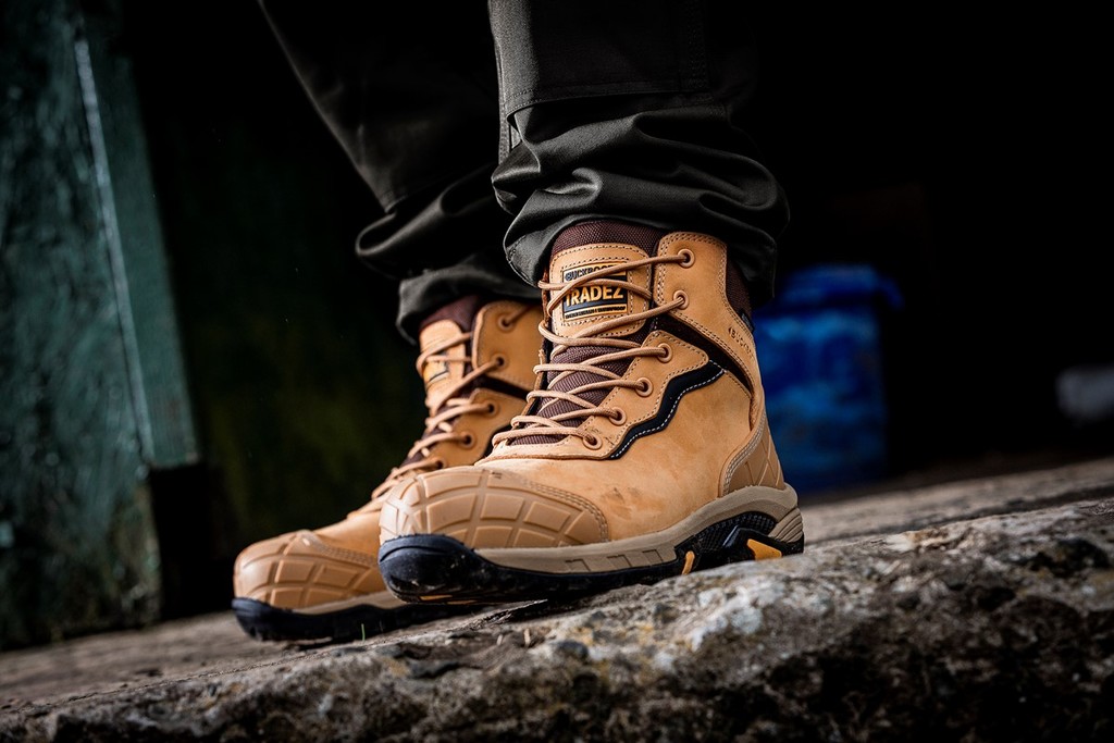 Lightweight safety boot 1