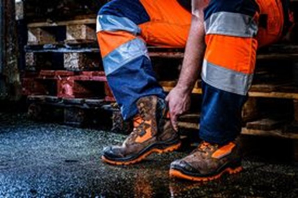 Stay in sight Buckler Boots