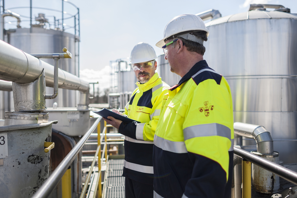 Elis offers advice on managing workwear risks