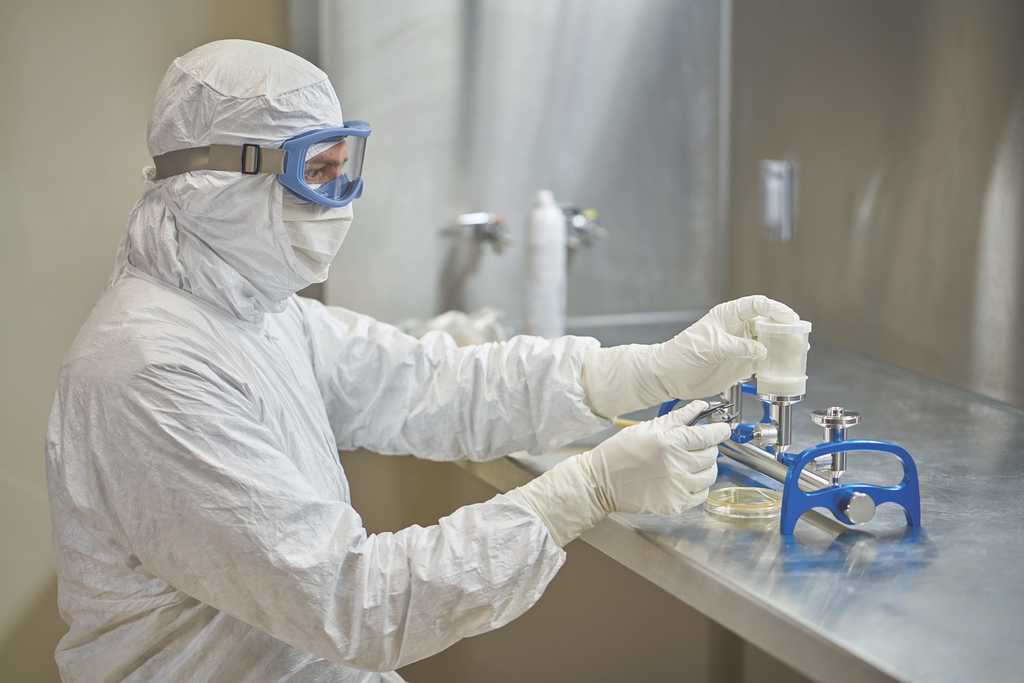 DuPont Tyvek IsoClean®garments provides protection, durability and comfort