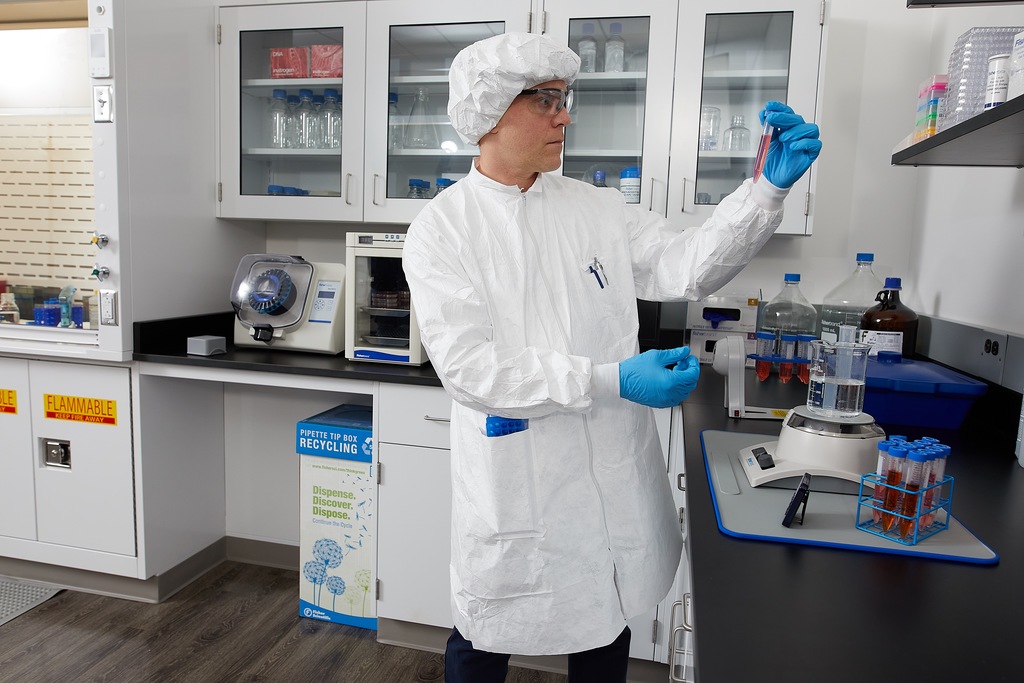 The DuPont Tyvek IsoClean®Lab Coat offers a reusable lightweight alternative at a weight of 1.22 oz/yd2